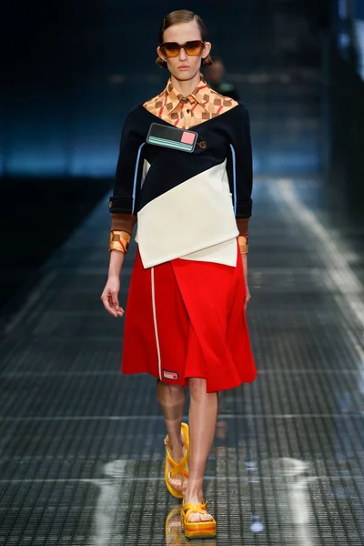Look 15